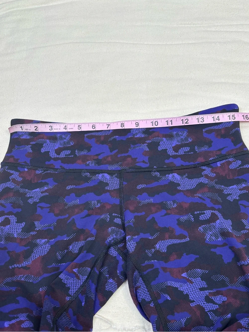 🍋Lululemon Wunder Under Crop III Size 10 Hounds Camo Blue Black Mid Rise 21”
